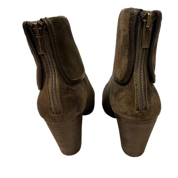 Vince Camuto Hamilton Italian Olive Green Suede Booties Size 7 EUC - Picture 2 of 7